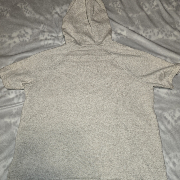 Under Armour Hoodie Ladies Medium Short Sleeve - Picture 4 of 4